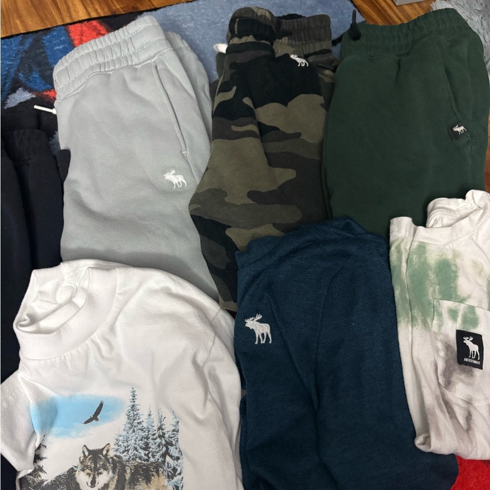 abercrombie kids Green, Olive Camo & Gray Jogger Pants Set